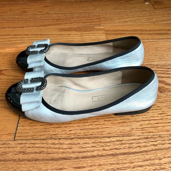 MARC JACBOBS SILVER LAMBSKIN LEATHER BALLET FLATS CAP TOE PATENT Women’s Size 8 - Picture 4 of 8